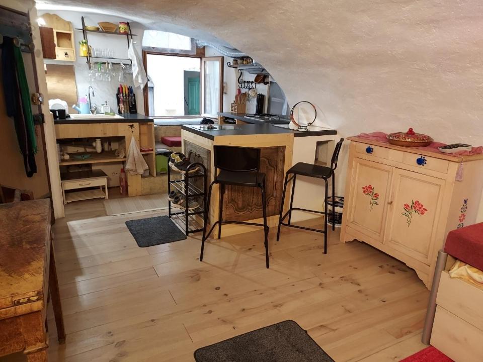 בריי-סור-רויה Studio Atypique Rue De Turin מראה חיצוני תמונה